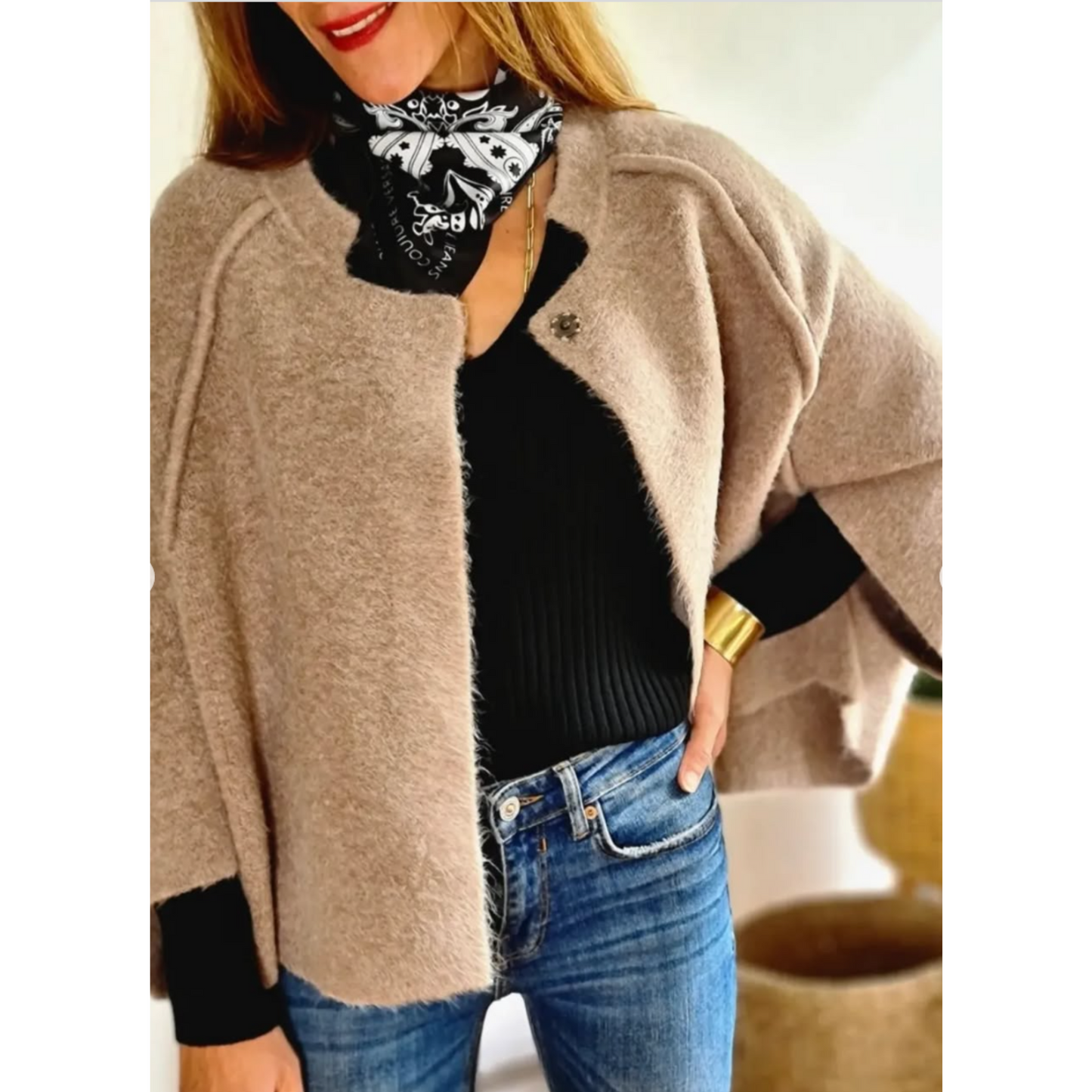 Elegant Women's Coat Timeless Design