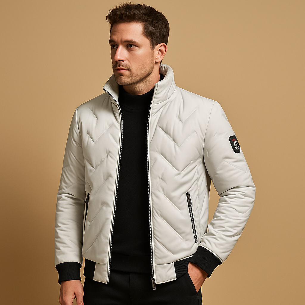 Men’s puffer jacket with a quilted design and practical pockets, suitable for everyday wear and outdoor activities in cold weather.