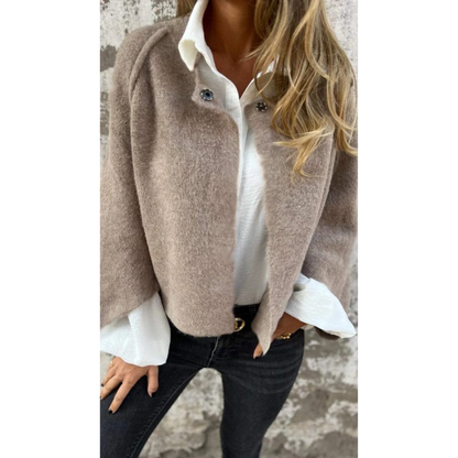 Elegant Women's Coat Timeless Design - VibreMode