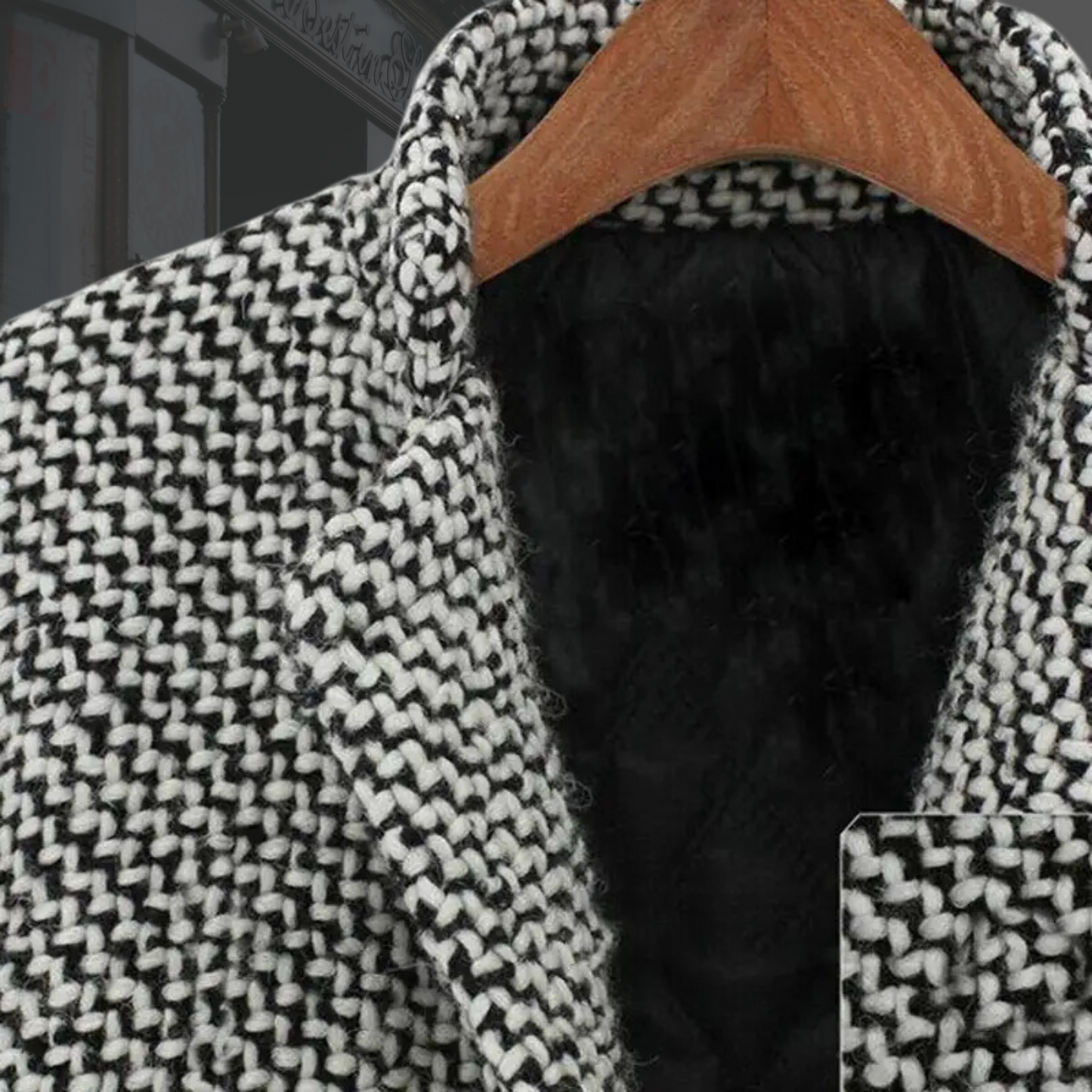 Women's Coat Defined Lapel Neckline