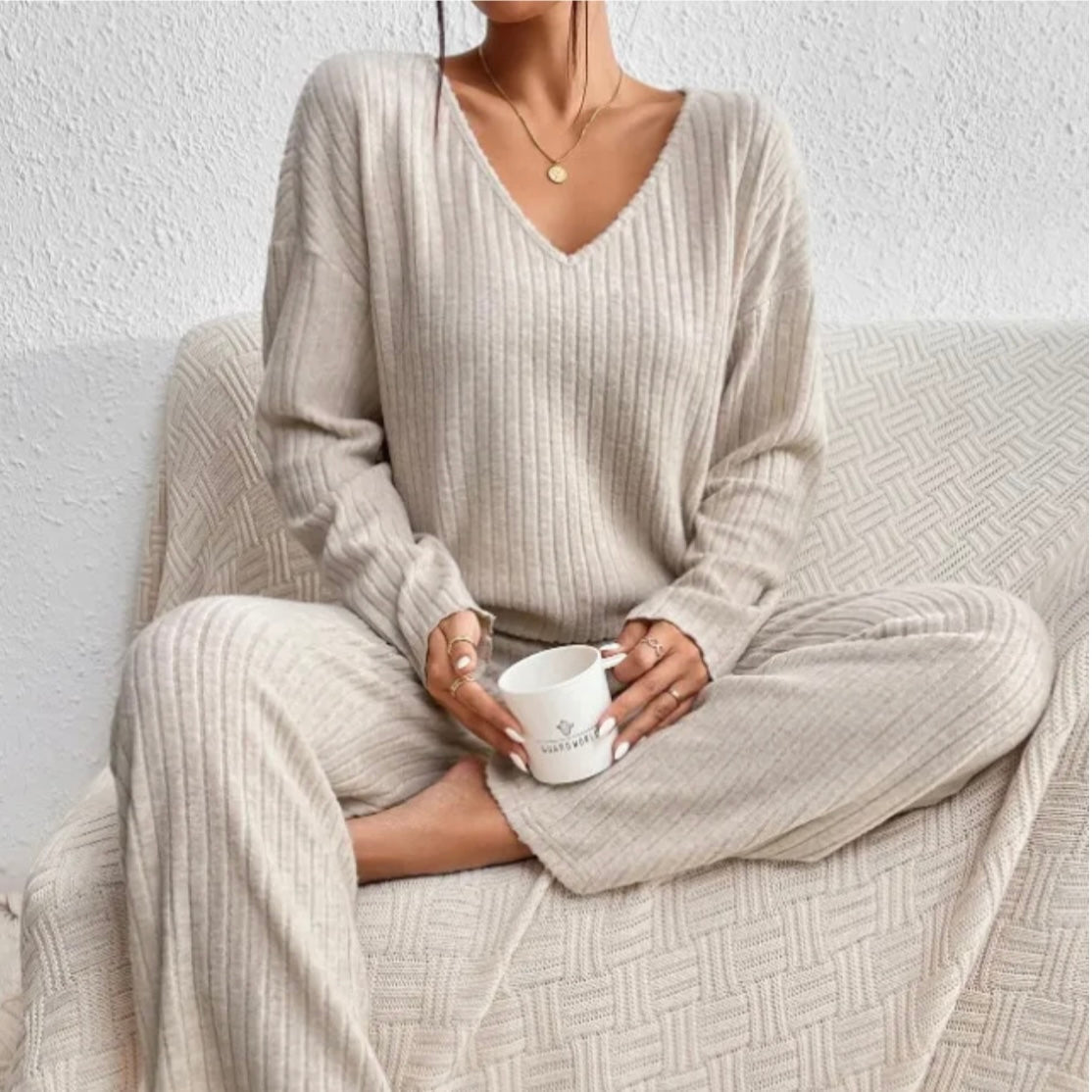 Soft Knit 2-Piece Outfit Set - VibreMode