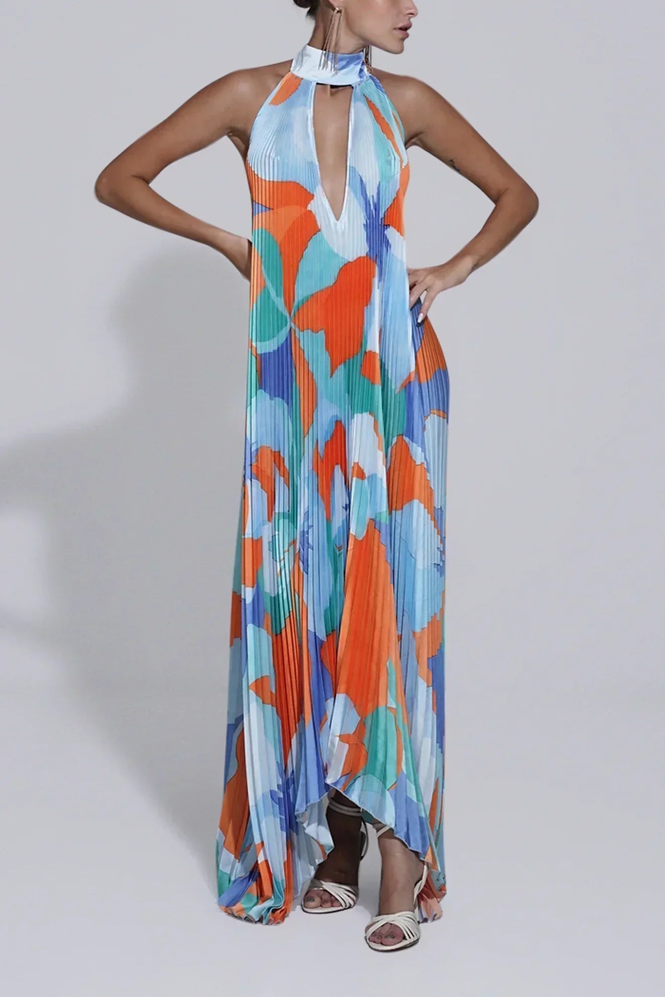 Women's Pleated Halter Maxi Dress - VibreMode