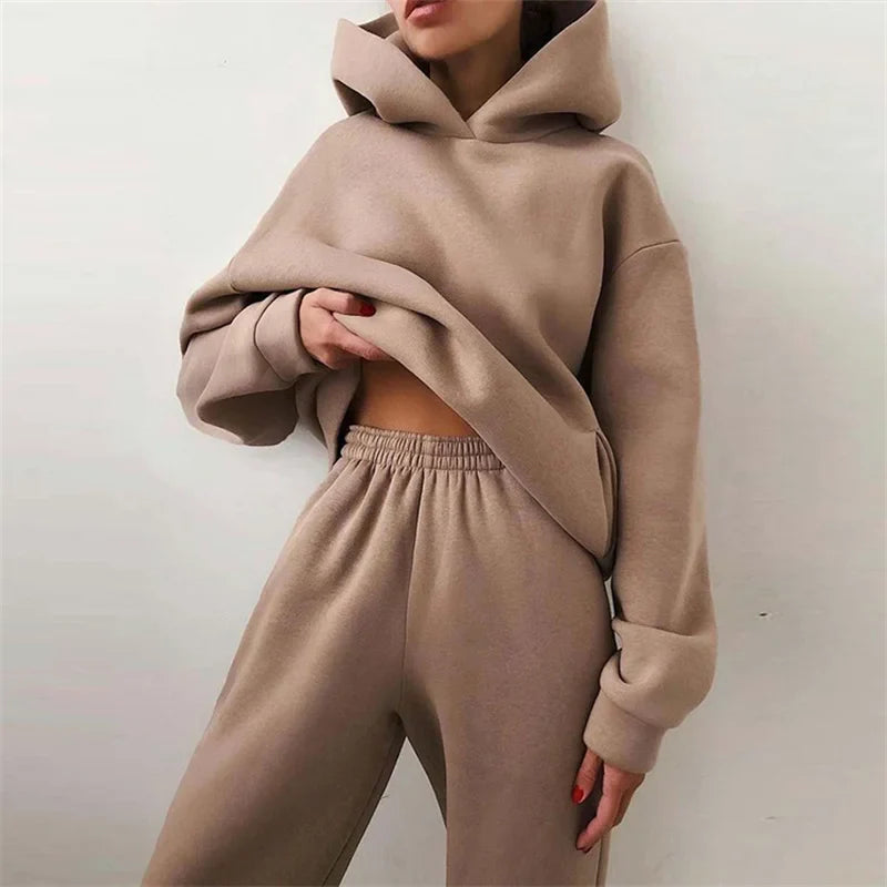 Mira Women's Oversized Tracksuit Set - VibreMode