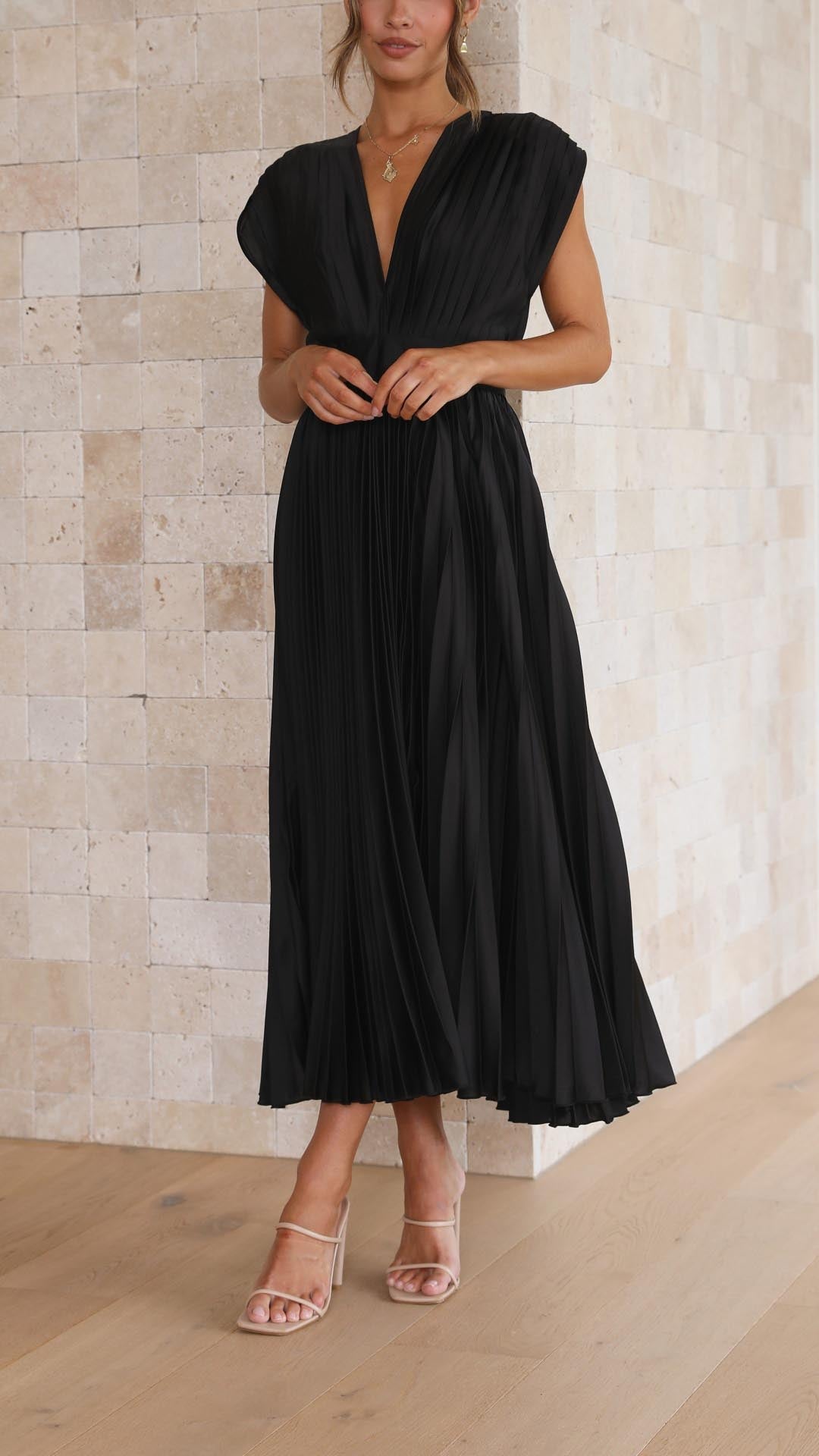 Women's V-Neck Pleated Maxi Dress