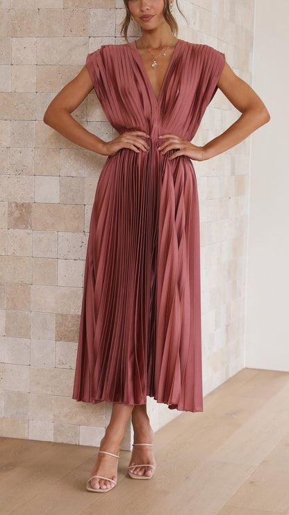 Elegant Women's Pleated Maxi Dress - VibreMode