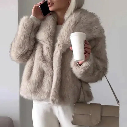 Chic Ladies Short Faux Fur Coat
