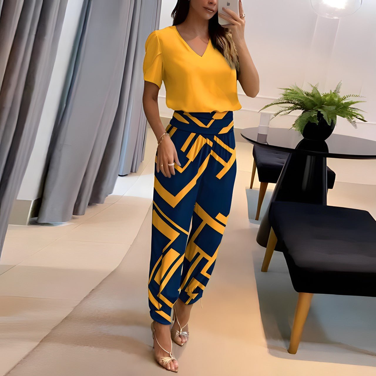 Women's 2 Piece V Neck Patterned Set - VibreMode