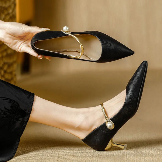 Low Heel Kitten Shoes - VibreMode