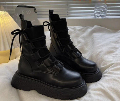 Elegant Women's Winter Boots - VibreMode