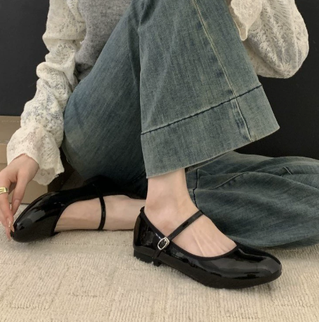 Vivienne Women's Patent Leather Mary Jane Shoes Low Block Heel - VibreMode