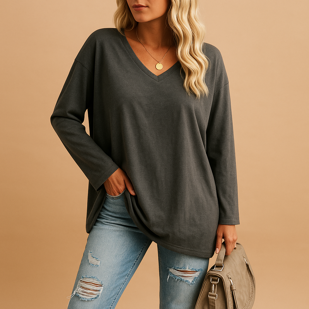Lightweight summer top for women with a relaxed fit and short sleeves, suitable for casual wear, warm days, and everyday summer outfits.