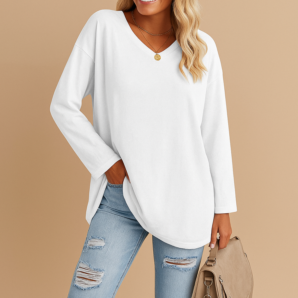 Lightweight summer top for women with a relaxed fit and short sleeves, suitable for casual wear, warm days, and everyday summer outfits.