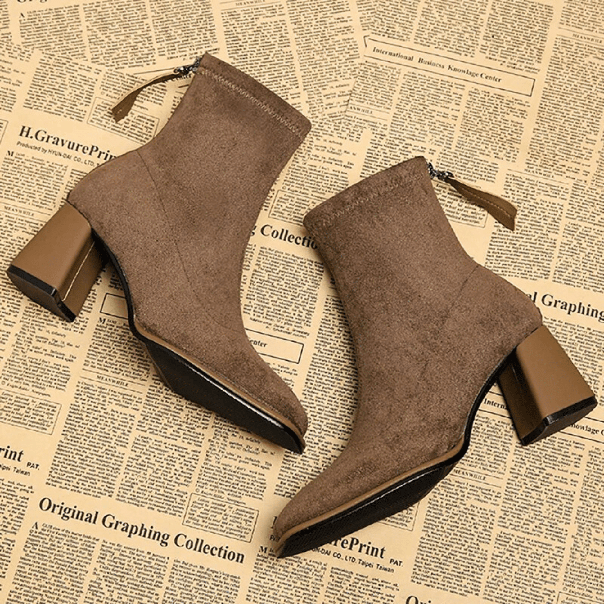 Women's Block Heel Boots Rear Zipper Detail - VibreMode