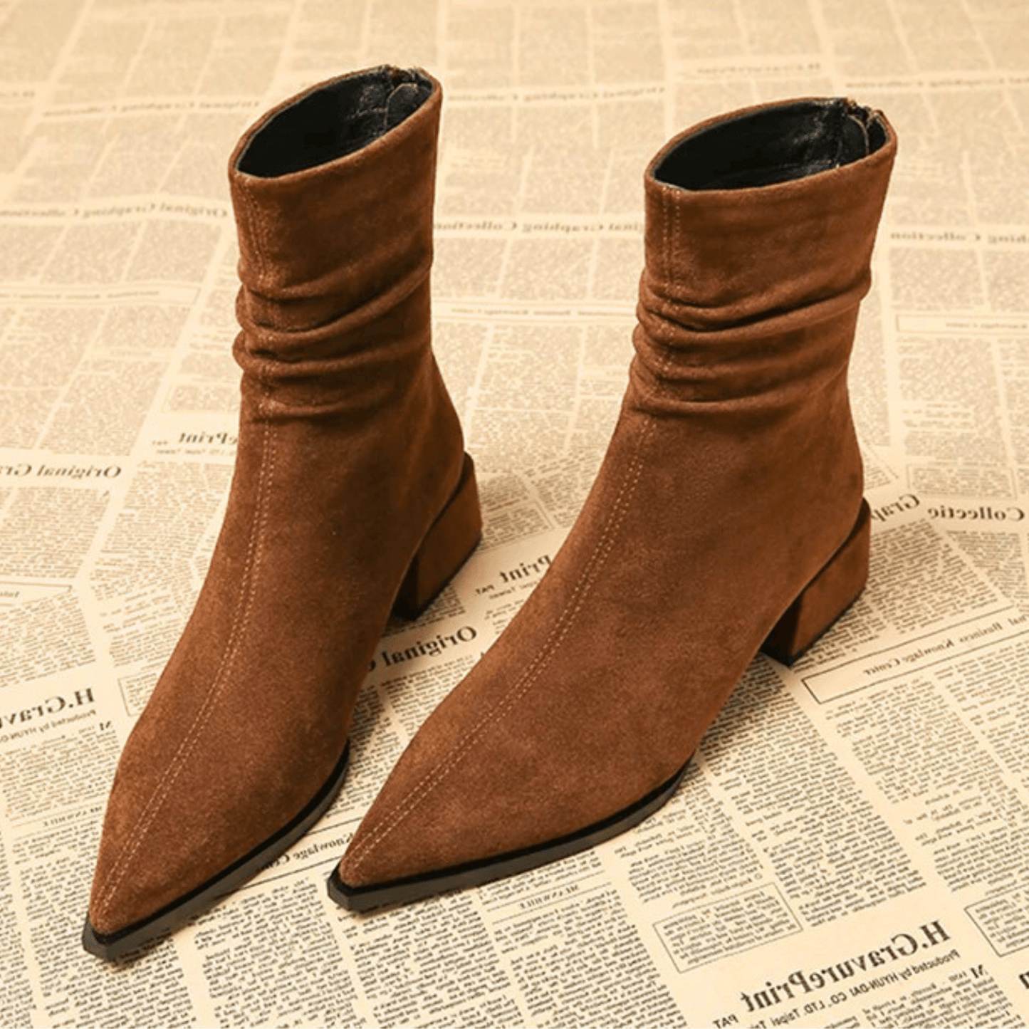 Women's Pointed Toe Boots Folded Detail - VibreMode